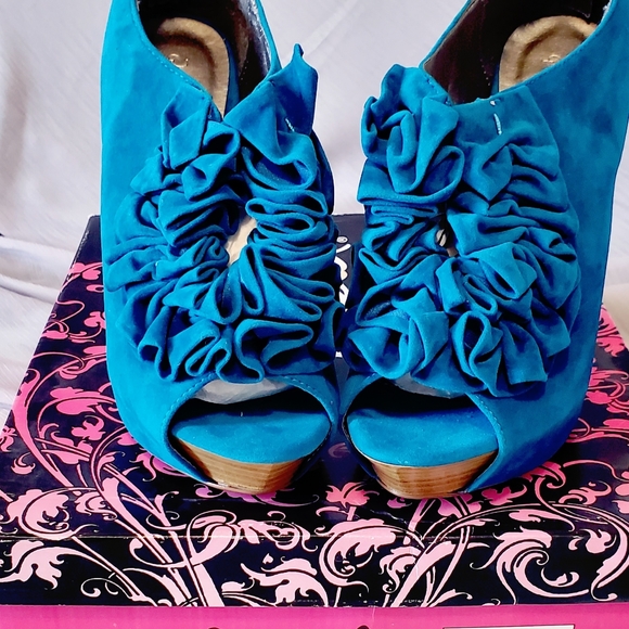 Qupid Ruffle Peep Toe Booties - Picture 7 of 7
